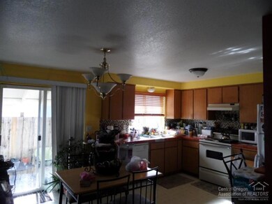 1351 SW 16th St, Redmond, OR 97756 - photo 4