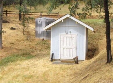 WELL PUMP HOUSE & STORAGE TANK