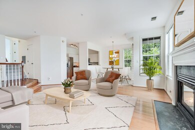 4657 Longstreet Ln unit 201, Alexandria, VA 22311 - photo 3