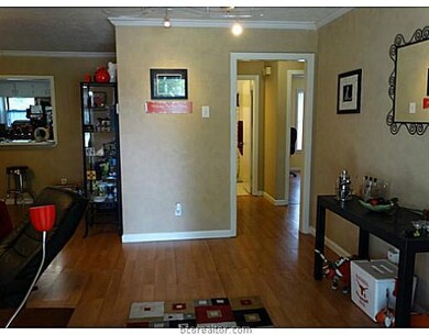 Entry/Foyer.