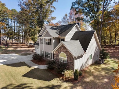 732 E Jefferson St, Hoschton, GA 30548 - photo 4