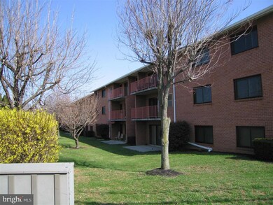 1633 Edgewood Place unit 202, Hagerstown, MD 21740 - photo 2