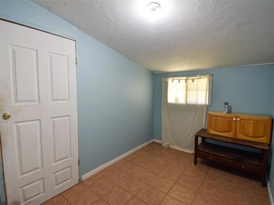 1811 Mill St, Gainesville, TX 76240 - photo 2