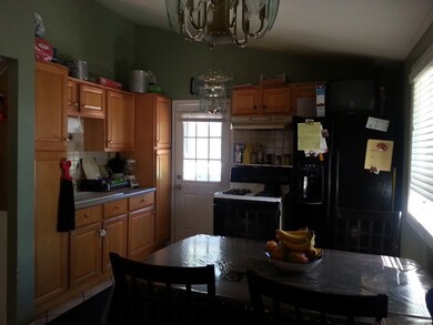 1510 N Berwick Blvd, Waukegan, IL 60085 - photo 3