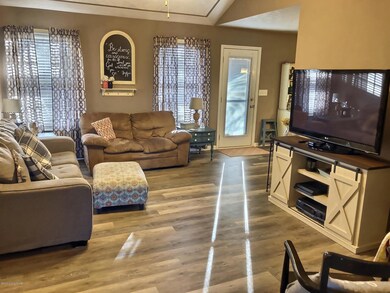 531 Forest Ridge Dr, Mount Washington, KY 40047 - photo 2