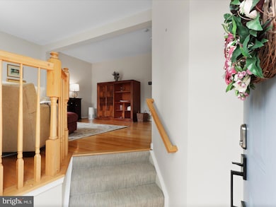 7755 Effingham Square, Alexandria, VA 22315 - photo 2