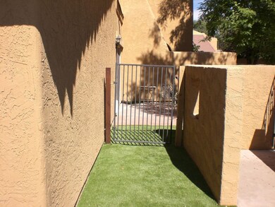 Side gate to patio