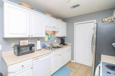 317 Swan Dr 6