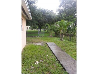 715 SW 10th St unit 4, Dania, FL 33004 - photo 4