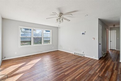 306 E 20th St N, Newton, IA 50208 - photo 4