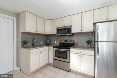 424 Howell Dr, New Castle, DE 19720 - photo 2