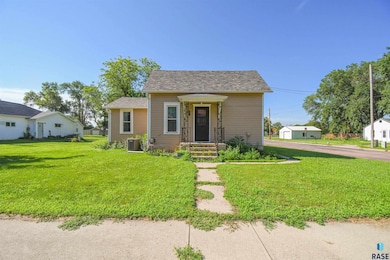 421 W 7th St, Canton, SD 57013 - photo 2