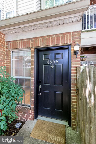 4656 Lambert Dr, Alexandria, VA 22311 - photo 4