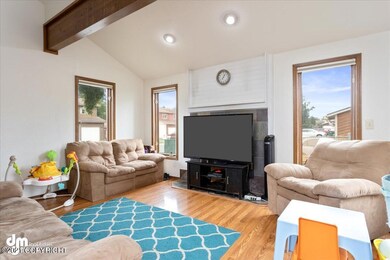 04-Living Room-2108