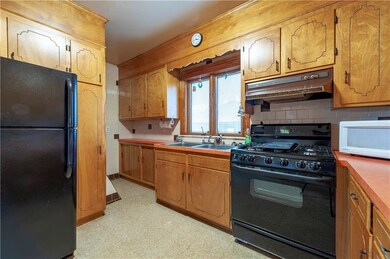 57 Hanover Ave, Pawtucket, RI 02861 - photo 4