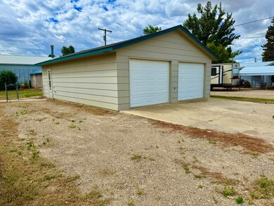 310 3rd St E, Chester, MT 59522 - photo 2