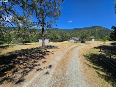 2157 Ferguson Ln, Days Creek, OR 97429 - photo 3