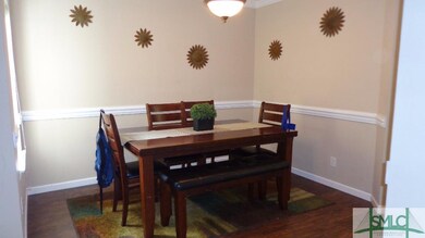 Good size dinning room for all to enjoy.