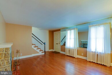 830 Lyndhurst St, Baltimore, MD 21229 - photo 4