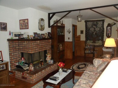 Living Room W/ Frpl