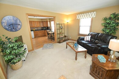 1110 S 11th St, Grand Forks, ND 58201 - photo 3
