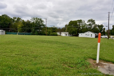 512 E Trudgeon St, Henryetta, OK 74437 - photo 6