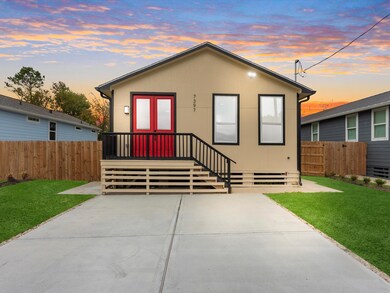 7397 Fairway Dr, Houston, TX 77087 - photo 2