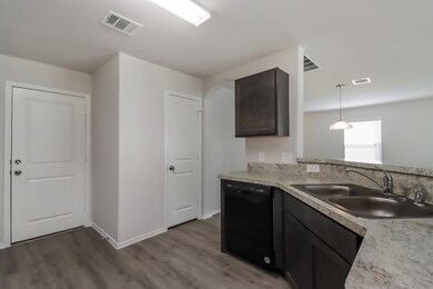 221 Fallow Deer Dr, Huntsville, TX 77320 - photo 4