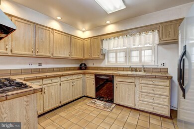 300 Valley Brook Dr, Silver Spring, MD 20904 - photo 7