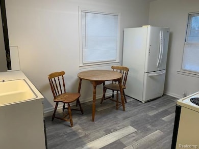 3299 W Ridgeway Ave, Flint, MI 48504 - photo 7