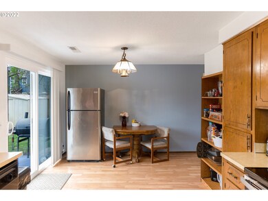 531 T St, Springfield, OR 97477 - photo 5