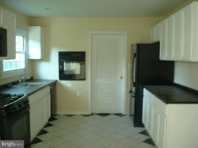 33 Pebble Ln, Willingboro, NJ 08046 - photo 3