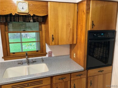 1526 Moll St, North Tonawanda, NY 14120 - photo 4