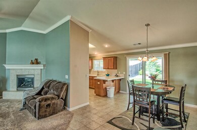 Dining to kitchen