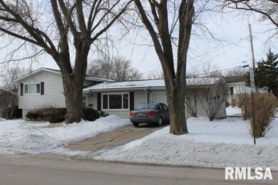1528 14th St, Bettendorf, IA 52722 - photo 2