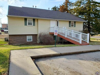 506 Cherokee St, Oskaloosa, KS 66066 - photo 2
