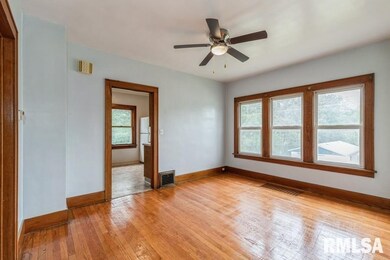 1523 N Division St, Davenport, IA 52804 - photo 4