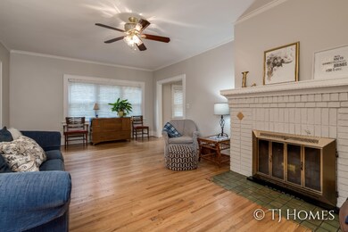 941 Flat St NE-12