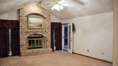 314 Louise Dr, Collinsville, IL 62234 - photo 2