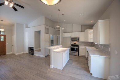 2197 NE Castle Ave, Bend, OR 97701 - photo 7