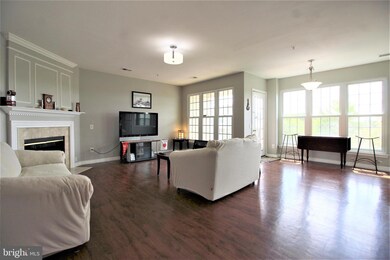 8195 Halley Ct unit 302, Lorton, VA 22079 - photo 6