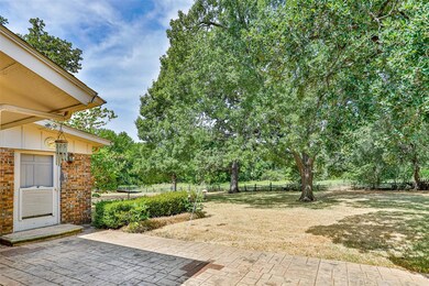 1627 S Clements St, Gainesville, TX 76240 - photo 6