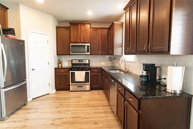 Kitchen with appliances with stainless steel fini