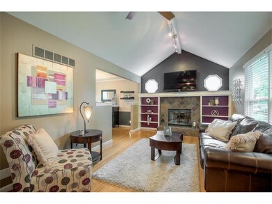 Hardwood floors & built-ins