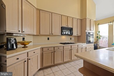 7405 Forests Edge Ct, Laurel, MD 20707 - photo 4