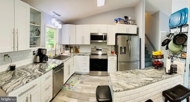 452 Lincoln Dr, Glen Burnie, MD 21060 - photo 4