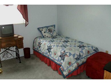 Bedroom. 2nd bedroom.
