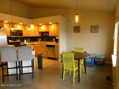Kitchen & Dining