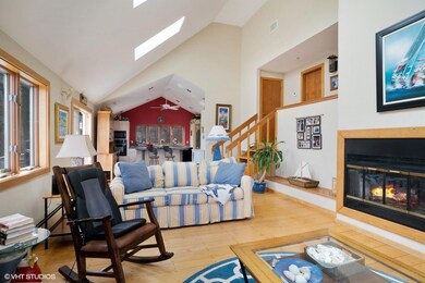07_146CobbleStoneRoad_91_KitchenLivingRo