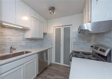 904 University Oaks Blvd unit 99, College Station, TX 77840 - photo 4